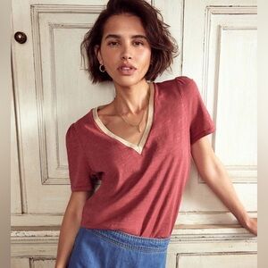 Boden V-Neck Short Sleeve Top in Red and Gold Size 8